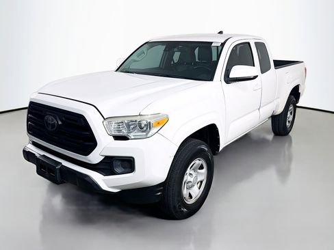 Used 2018 Toyota Tacoma SR w/ SR Convenience Package image 4