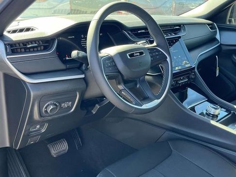 New 2025 Jeep Grand Cherokee L Laredo image 9