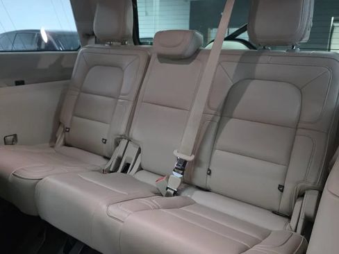 Used 2019 Lincoln Navigator Reserve AWD/4WD image 8