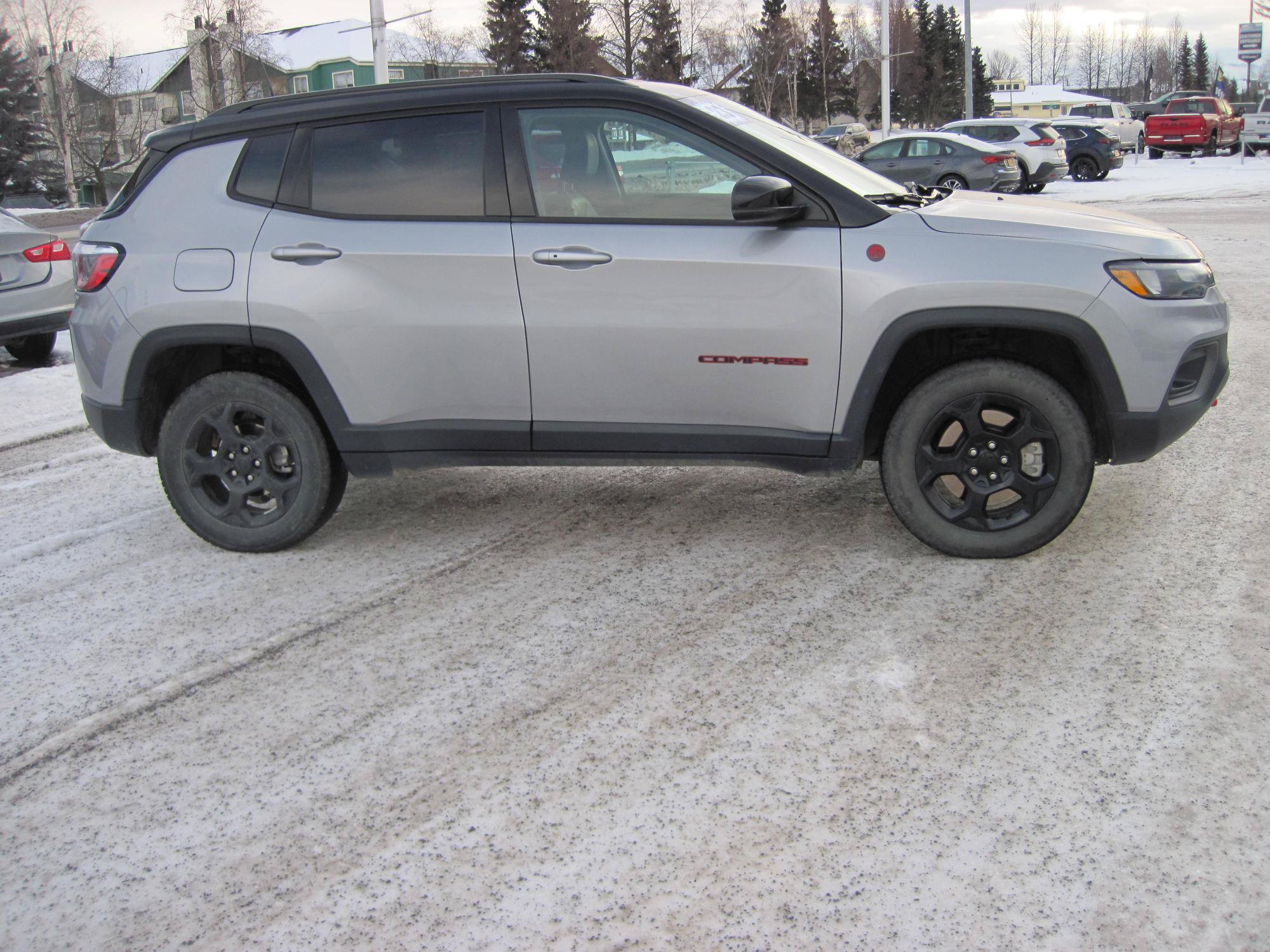 Used 2023 Jeep Compass Trailhawk AWD/4WD image 3