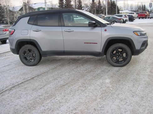 Used 2023 Jeep Compass Trailhawk image 3