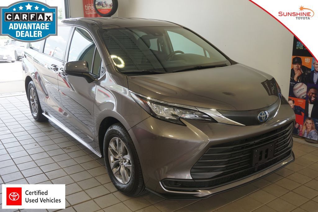 Certified 2021 Toyota Sienna LE FWD image 1