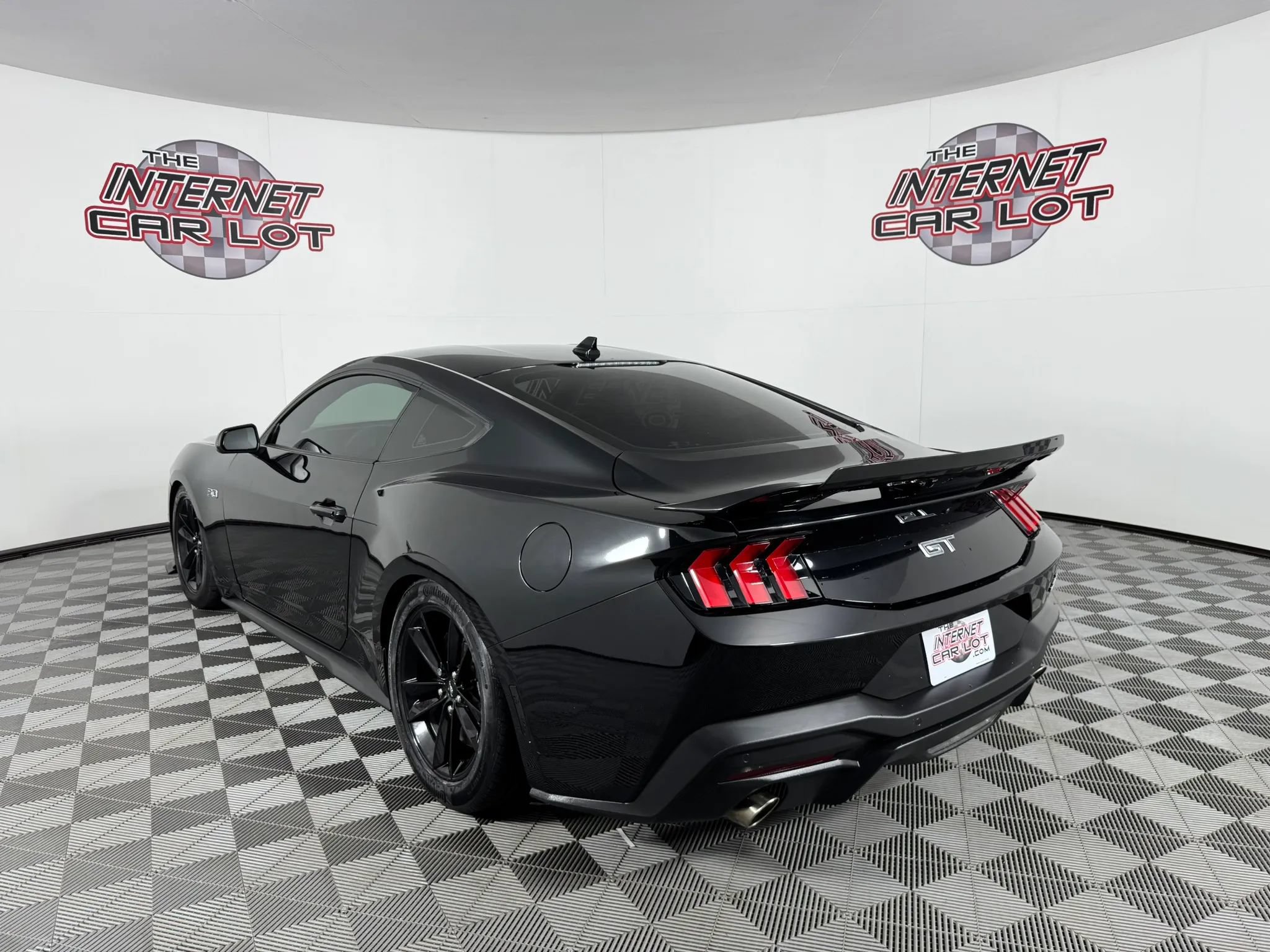 Used 2025 Ford Mustang GT RWD image 5