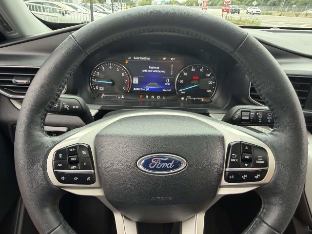 Used 2024 Ford Explorer XLT w/ Equipment Group 202A AWD/4WD image 31