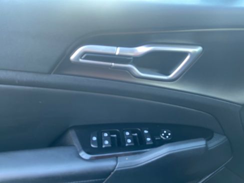 Used 2023 Kia Sportage EX image 17
