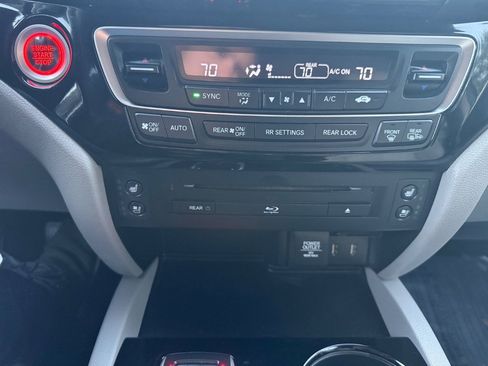 Used 2017 Honda Pilot Elite image 16