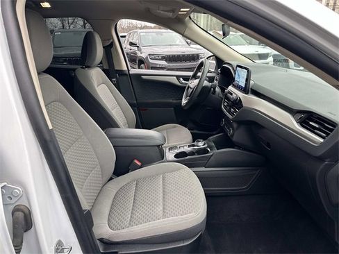 Used 2020 Ford Escape SE image 11