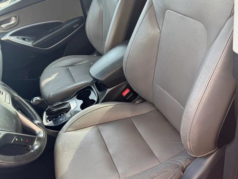 Used 2016 Hyundai Santa Fe SE w/ Option Group 03 FWD image 9