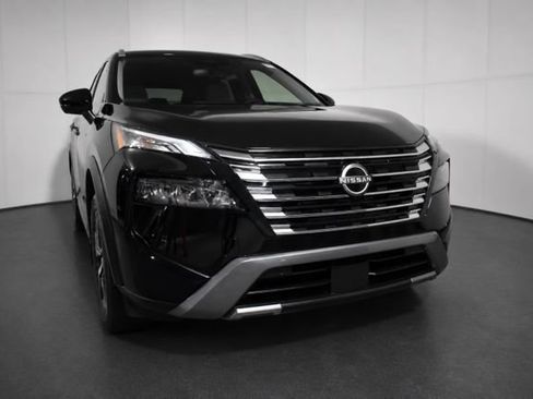 Certified 2025 Nissan Rogue SL AWD/4WD image 3