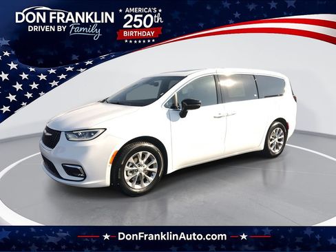 New 2026 Chrysler Pacifica Limited w/ Uconnect Theater Family Group FWD image 1