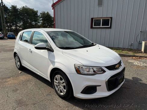 Used 2017 Chevrolet Sonic LT image 3