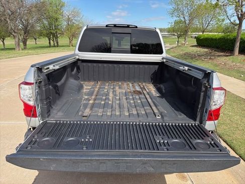 Used 2018 Nissan Titan PRO-4X w/ Pro-4x Utility Package image 9