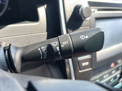 Used 2016 Toyota Camry LE FWD image 25