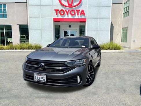 Used 2023 Volkswagen Jetta Sport FWD image 4