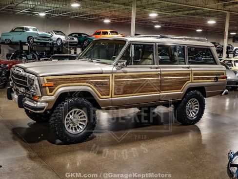 Used 1988 Jeep Grand Wagoneer AWD/4WD image 4