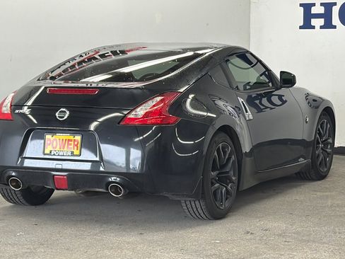 Used 2016 Nissan 370Z Base image 3