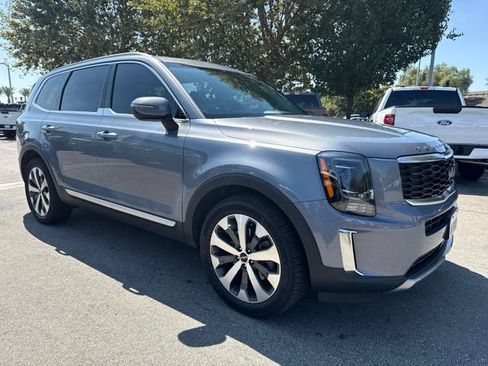 Used 2022 Kia Telluride S FWD image 4