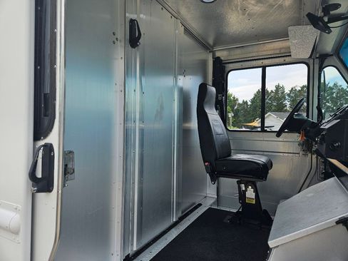Used 2015 Ford E-350 and Econoline 350 Super Duty w/ A/C Prep Package RWD image 24