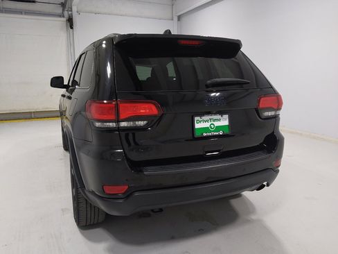 Used 2019 Jeep Grand Cherokee Laredo AWD/4WD image 6