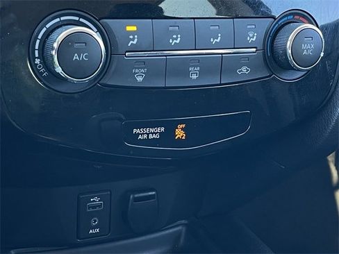 Used 2017 Nissan Rogue S image 19