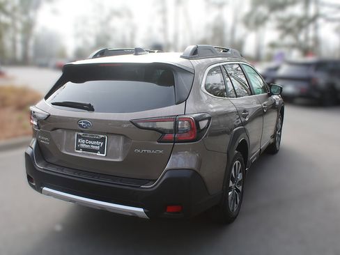 Used 2024 Subaru Outback Limited image 12