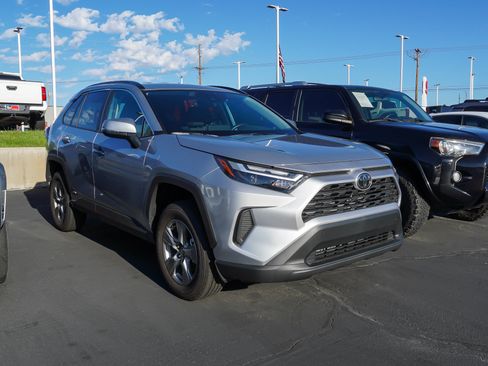 Certified 2025 Toyota RAV4 XLE AWD/4WD image 2