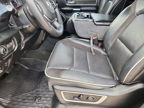 Used 2020 RAM 1500 Laramie AWD/4WD image 8
