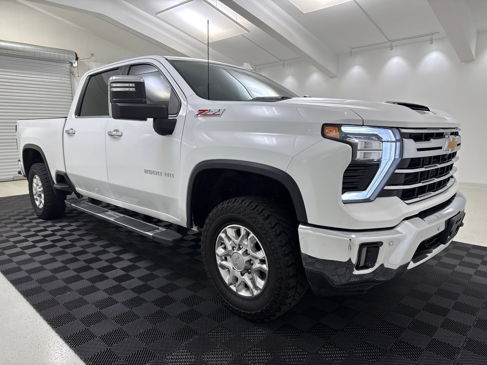 Used 2024 Chevrolet Silverado 2500 LTZ w/ LTZ Convenience Package AWD/4WD image 1