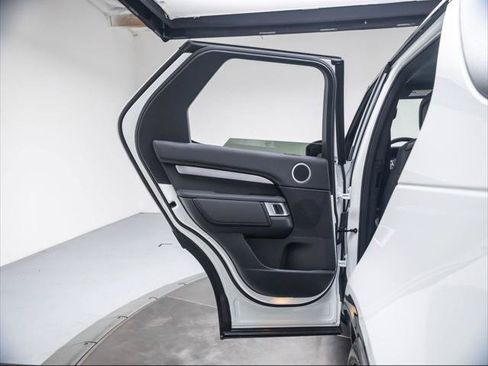 New 2026 Land Rover Discovery Limited Edition AWD/4WD image 25