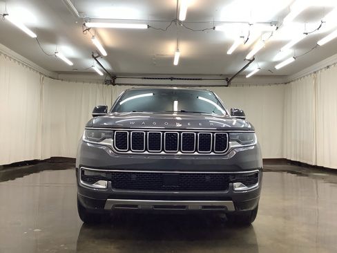 Used 2023 Jeep Wagoneer Series III w/ Preferred Equipment Group image 11