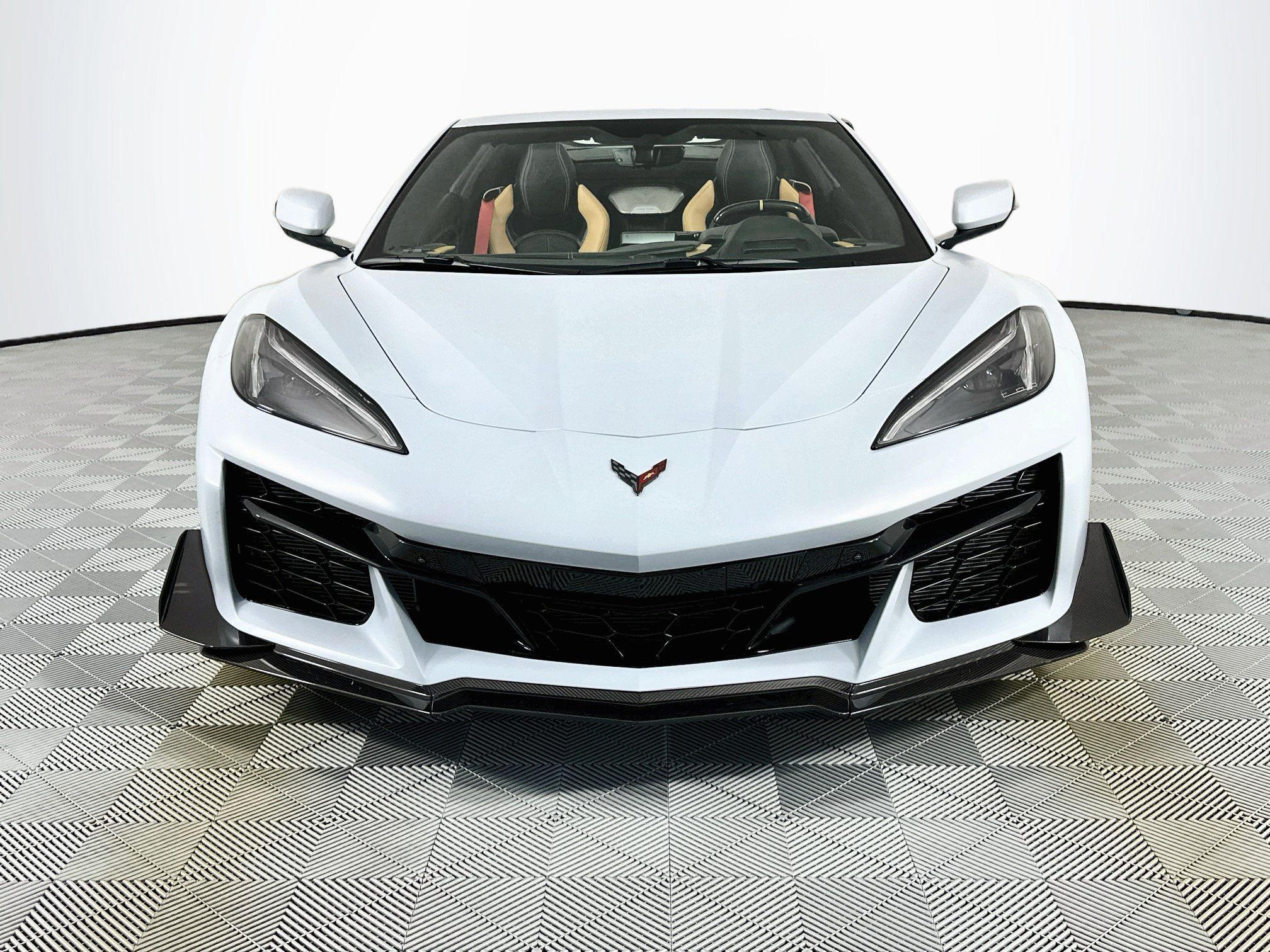 Used 2023 Chevrolet Corvette Z06 w/ Z07 Performance Package RWD image 2