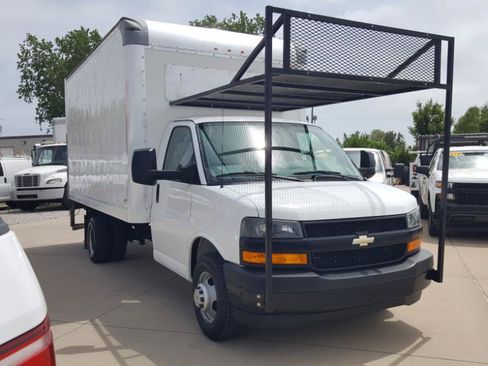 Used 2018 Chevrolet Express 3500 RWD image 5