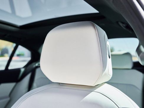 Used 2026 BMW 550e xDrive image 44