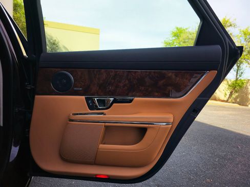 Used 2018 Jaguar XJ L Portfolio image 33