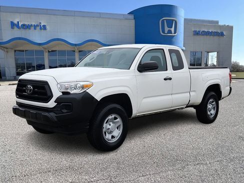 Used 2022 Toyota Tacoma SR image 2