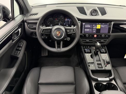 Certified 2026 Porsche Macan AWD/4WD image 25