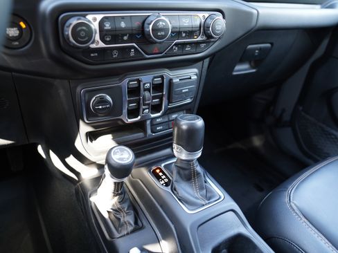 Used 2023 Jeep Gladiator Overland AWD/4WD image 28