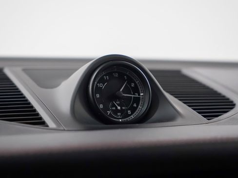 Used 2025 Porsche Macan image 29