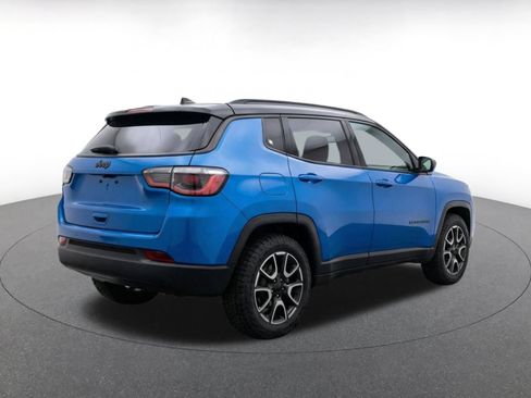 Used 2025 Jeep Compass Trailhawk AWD/4WD image 9
