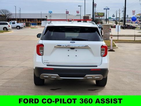 Used 2023 Ford Explorer XLT w/ Equipment Group 202A image 5