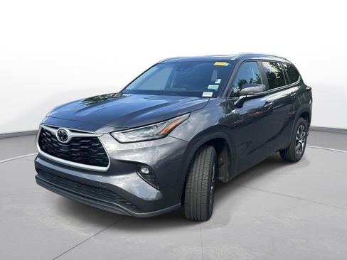 Used 2023 Toyota Highlander XLE FWD image 6