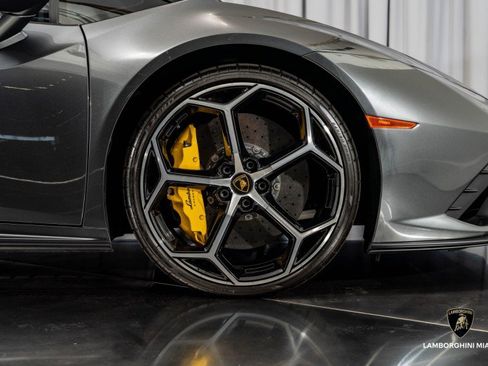 Used 2022 Lamborghini Huracan EVO image 27