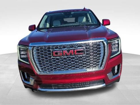 Used 2024 GMC Yukon Denali w/ Advanced Technology Package AWD/4WD image 8