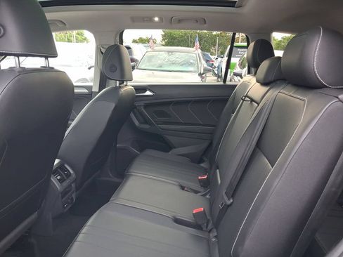Certified 2024 Volkswagen Tiguan SE FWD image 8