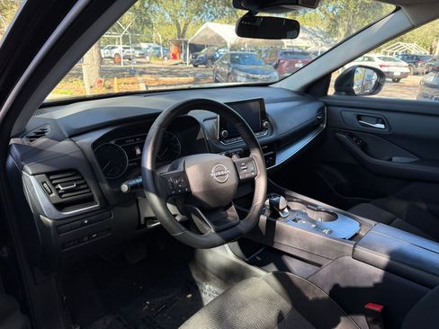 Used 2025 Nissan Rogue SV image 29