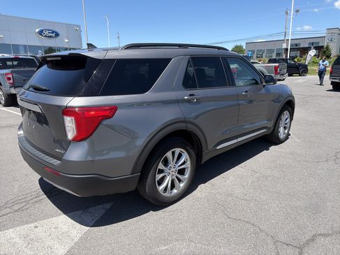 Used 2021 Ford Explorer XLT w/ Equipment Group 202A AWD/4WD image 3