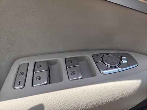 Used 2022 Genesis G70 2.0T RWD image 30