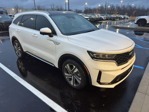 Certified 2022 Kia Sorento SX Prestige w/ Panoramic Sunroof Package image 7
