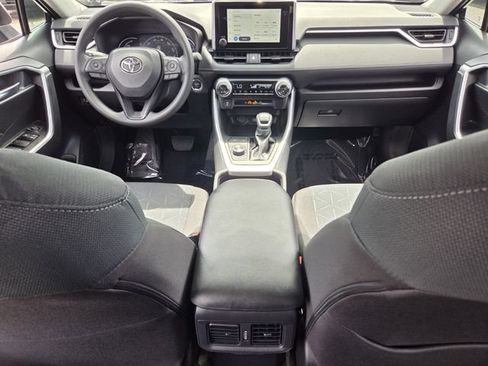 Used 2025 Toyota RAV4 XLE AWD/4WD image 15