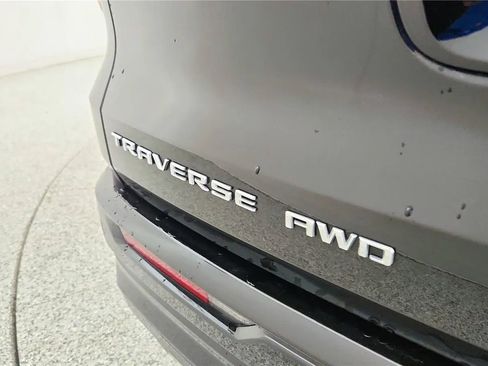 Used 2025 Chevrolet Traverse High Country AWD/4WD image 17